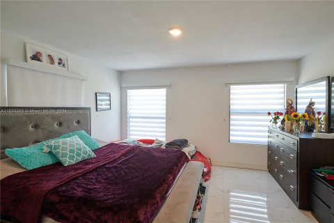 House in Miami, Florida 3 bedrooms, 162.67 sq.m. № 1304787 - photo 18