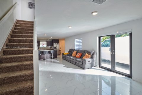 Villa ou maison à vendre à Miami, Floride: 3 chambres, 162.67 m2 № 1304787 - photo 7