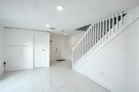 Villa ou maison à vendre à Miami, Floride: 3 chambres, 162.67 m2 № 1304787 - photo 5