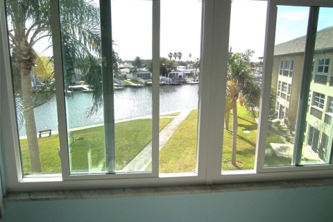 Condo in New Port Richey, Florida, 2 bedrooms  № 1039770 - photo 28