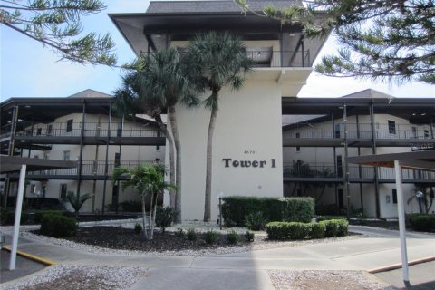 Copropriété à vendre à New Port Richey, Floride: 2 chambres, 128.95 m2 № 1039770 - photo 1