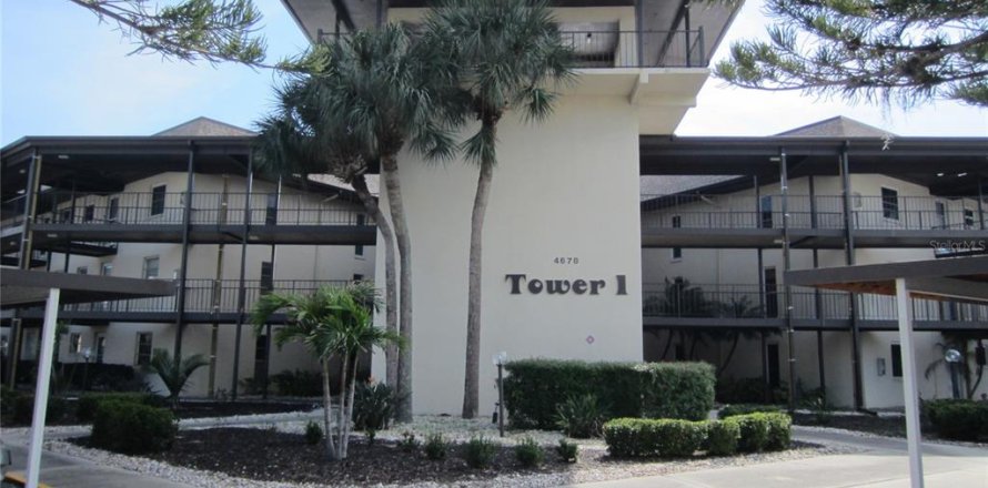 Condominio en New Port Richey, Florida, 2 dormitorios  № 1039770