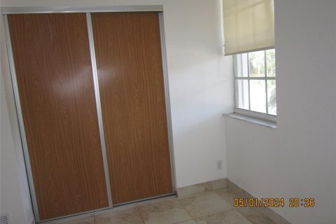 Townhouse in Tamarac, Florida 2 bedrooms, 103.12 sq.m. № 1159820 - photo 10