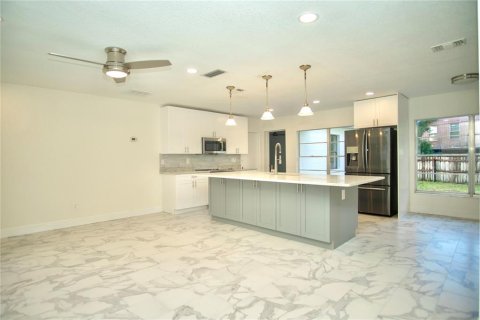 Casa en venta en Lutz, Florida, 5 dormitorios, 209.96 m2 № 1070882 - foto 12