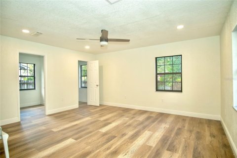 Casa en venta en Lutz, Florida, 5 dormitorios, 209.96 m2 № 1070882 - foto 19