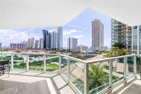 Condominio en venta en Sunny Isles Beach, Florida, 3 dormitorios, 135.73 m2 № 1240597 - foto 18