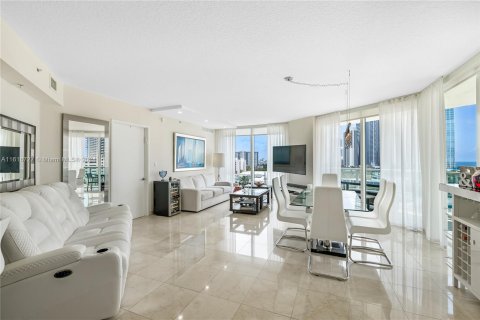 Condominio en venta en Sunny Isles Beach, Florida, 3 dormitorios, 135.73 m2 № 1240597 - foto 3