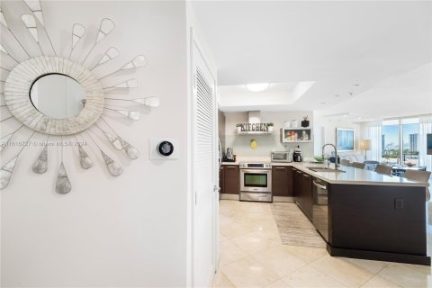 Condo in Sunny Isles Beach, Florida, 3 bedrooms  № 1240597 - photo 16