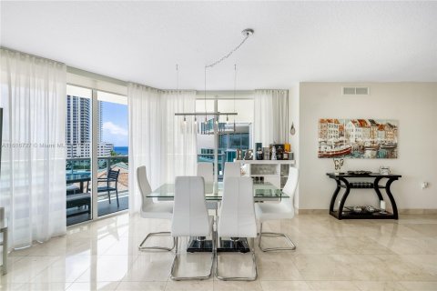 Condominio en venta en Sunny Isles Beach, Florida, 3 dormitorios, 135.73 m2 № 1240597 - foto 5