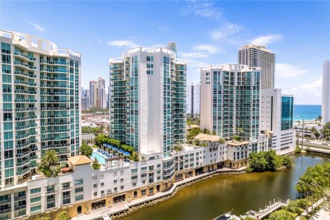 Condo in Sunny Isles Beach, Florida, 3 bedrooms  № 1240597 - photo 23