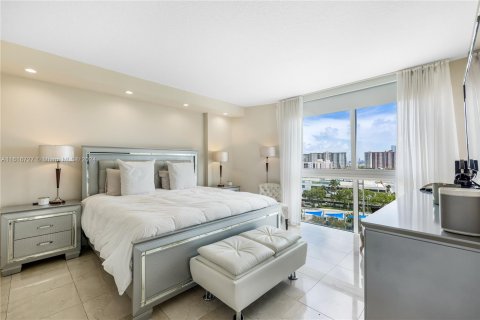 Condo in Sunny Isles Beach, Florida, 3 bedrooms  № 1240597 - photo 7