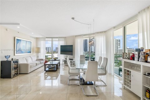 Condominio en venta en Sunny Isles Beach, Florida, 3 dormitorios, 135.73 m2 № 1240597 - foto 1