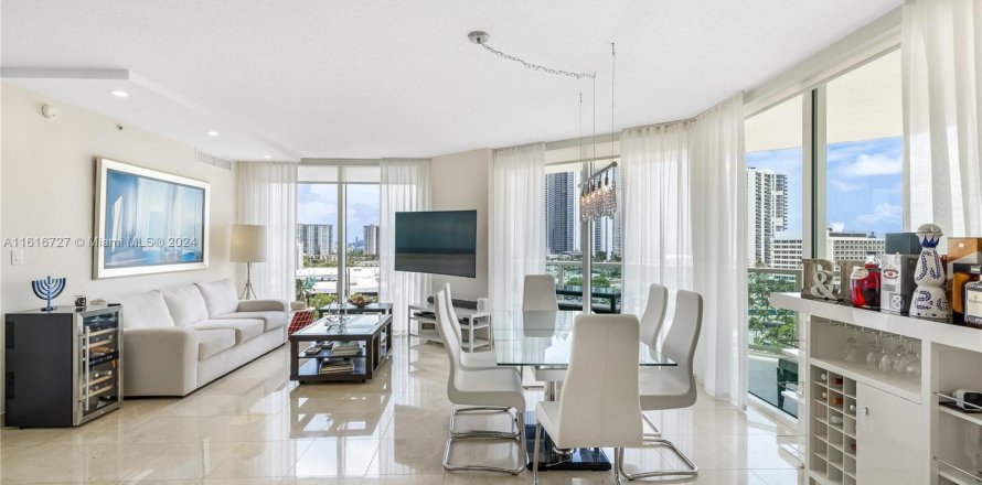 Condominio en Sunny Isles Beach, Florida, 3 dormitorios  № 1240597