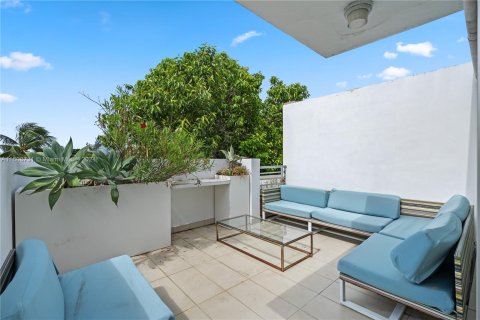 Townhouse in Miami Beach, Florida 2 bedrooms, 104.79 sq.m. № 1240633 - photo 23