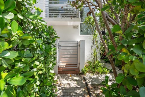 Townhouse in Miami Beach, Florida 2 bedrooms, 104.79 sq.m. № 1240633 - photo 29