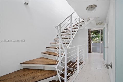 Townhouse in Miami Beach, Florida 2 bedrooms, 104.79 sq.m. № 1240633 - photo 5