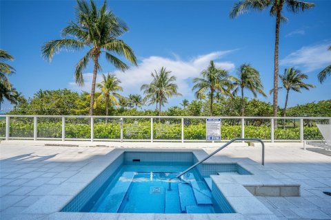 Condominio en venta en Bal Harbour, Florida, 1 dormitorio, 94.67 m2 № 1160682 - foto 25