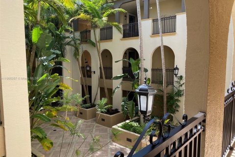 Condo in Sunrise, Florida, 2 bedrooms  № 1381613 - photo 22