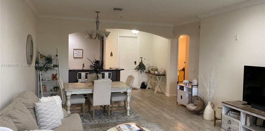 Condo in Sunrise, Florida, 2 bedrooms  № 1381613