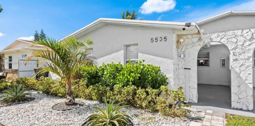 Casa en Dania Beach, Florida 3 dormitorios, 116.69 m2 № 1381610