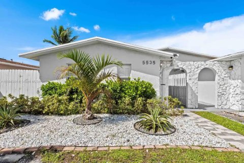 Casa en venta en Dania Beach, Florida, 3 dormitorios, 116.69 m2 № 1381610 - foto 2