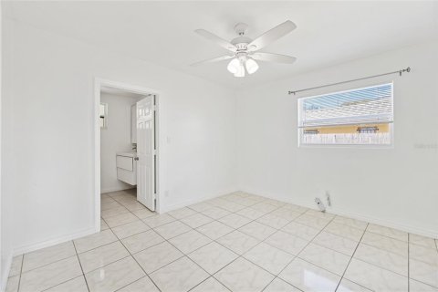 House in Tampa, Florida 3 bedrooms, 143.35 sq.m. № 1429535 - photo 9