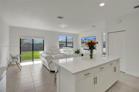 House in Miami, Florida 4 bedrooms, 241.36 sq.m. № 1241279 - photo 17