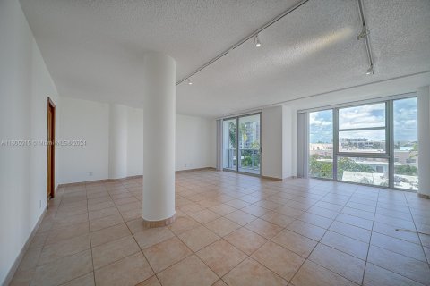 Condo in Miami Beach, Florida, 2 bedrooms  № 1241316 - photo 11