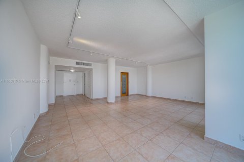 Condo in Miami Beach, Florida, 2 bedrooms  № 1241316 - photo 12