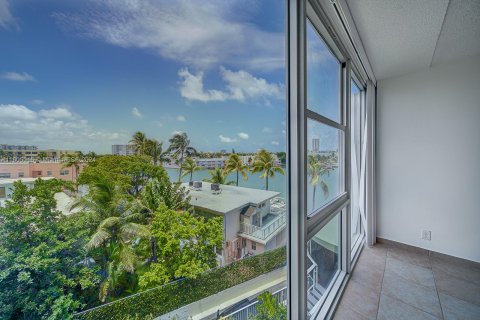 Condo in Miami Beach, Florida, 2 bedrooms  № 1241316 - photo 20