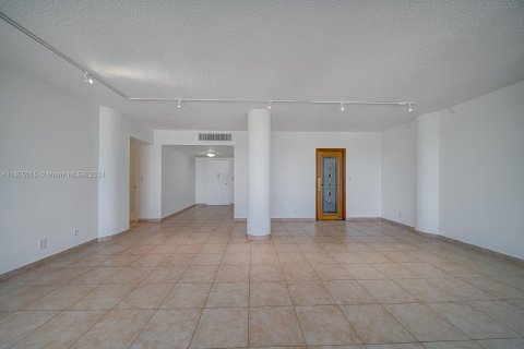 Condo in Miami Beach, Florida, 2 bedrooms  № 1241316 - photo 9