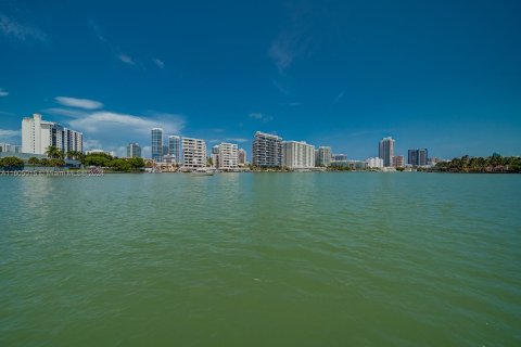 Condo in Miami Beach, Florida, 2 bedrooms  № 1241316 - photo 28