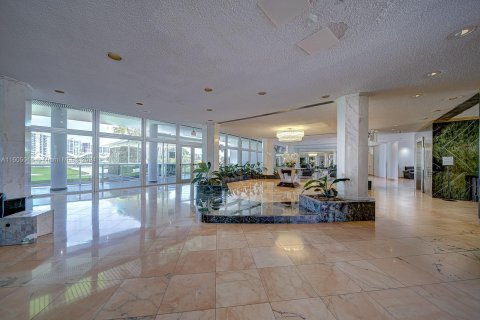 Condo in Miami Beach, Florida, 2 bedrooms  № 1241316 - photo 7