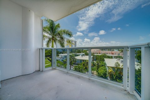 Condo in Miami Beach, Florida, 2 bedrooms  № 1241316 - photo 13