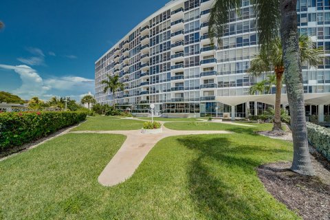 Condo in Miami Beach, Florida, 2 bedrooms  № 1241316 - photo 30