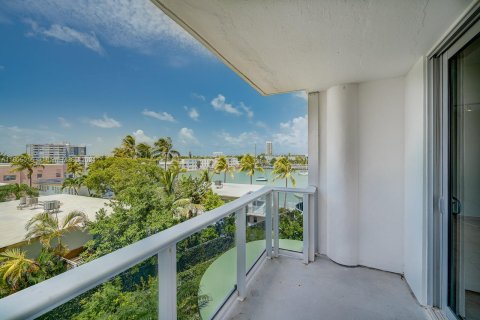 Condo in Miami Beach, Florida, 2 bedrooms  № 1241316 - photo 8