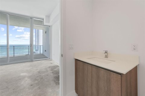 Condo in Sunny Isles Beach, Florida, 2 bedrooms  № 1233031 - photo 28