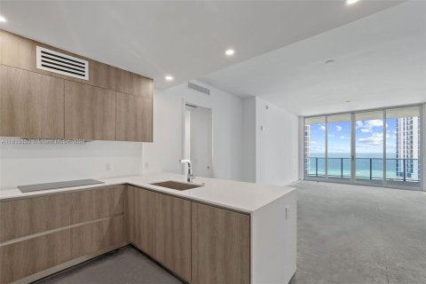 Condo in Sunny Isles Beach, Florida, 2 bedrooms  № 1233031 - photo 11