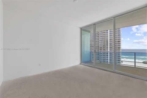 Condo in Sunny Isles Beach, Florida, 2 bedrooms  № 1233031 - photo 30