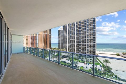 Condo in Sunny Isles Beach, Florida, 2 bedrooms  № 1233031 - photo 18