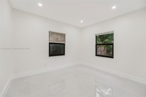 House in Miami, Florida 3 bedrooms, 102.56 sq.m. № 1401583 - photo 13