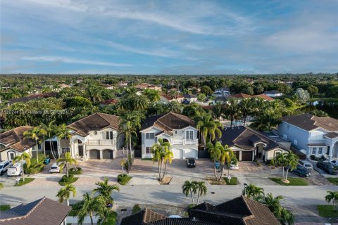 Villa ou maison à vendre à Miami, Floride: 5 chambres, 266.44 m2 № 1401545 - photo 28