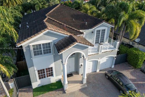 Villa ou maison à vendre à Miami, Floride: 5 chambres, 266.44 m2 № 1401545 - photo 4