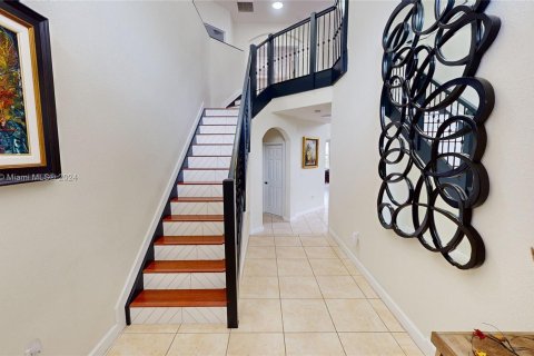 House in Miami, Florida 5 bedrooms, 266.44 sq.m. № 1401545 - photo 5