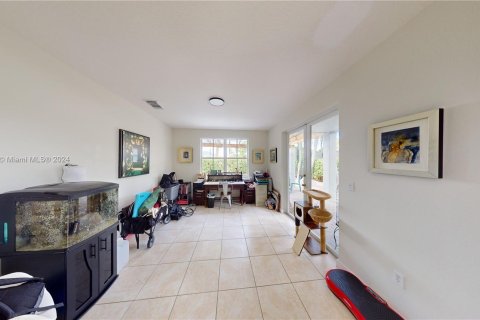 House in Miami, Florida 5 bedrooms, 266.44 sq.m. № 1401545 - photo 9