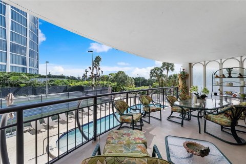 Condo in Miami, Florida, 2 bedrooms  № 1401435 - photo 11