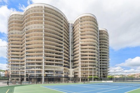 Condo in Miami, Florida, 2 bedrooms  № 1401435 - photo 24