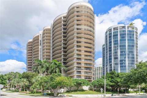 Condo in Miami, Florida, 2 bedrooms  № 1401435 - photo 1