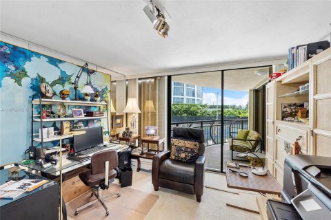 Condo in Miami, Florida, 2 bedrooms  № 1401435 - photo 16