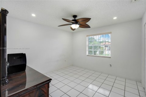 House in Miami, Florida 3 bedrooms, 139.35 sq.m. № 1216525 - photo 28